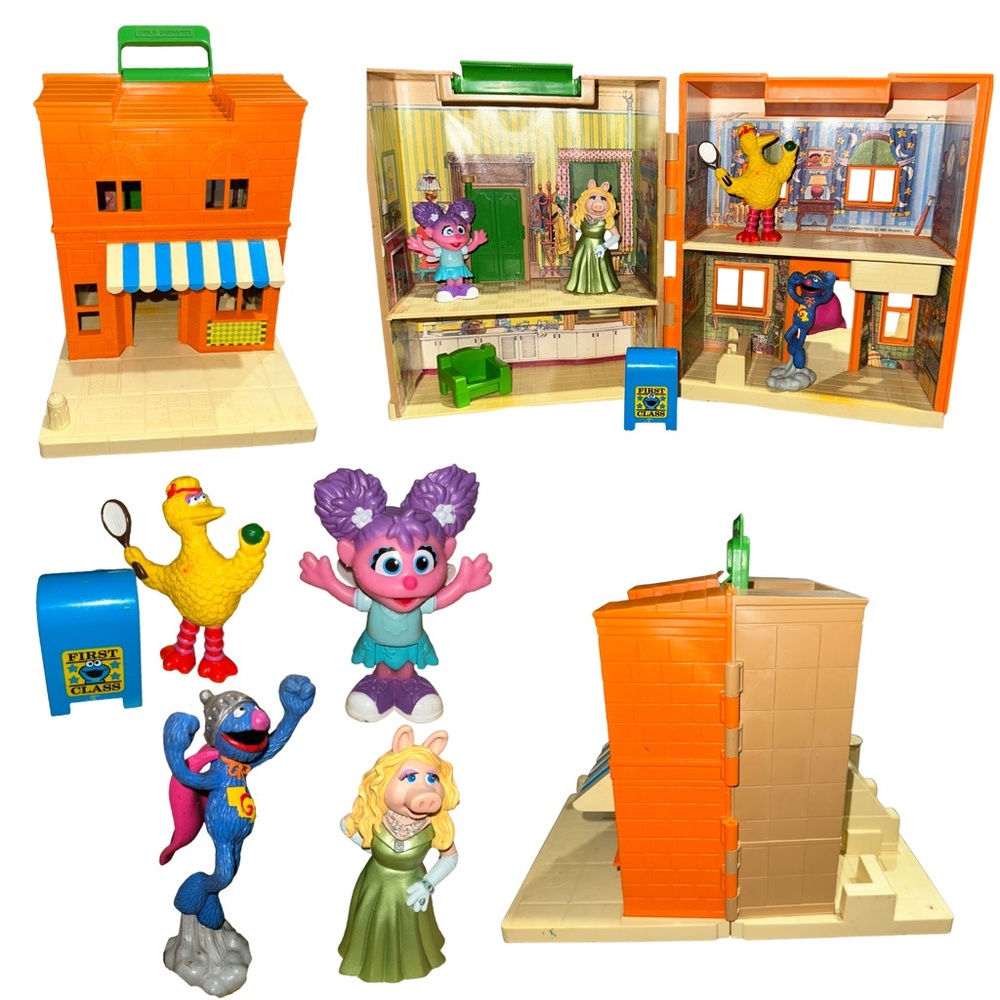 Vtg 1984 Playskool 123 Sesame Street Mr Hooper's Store Play House w/ Figures